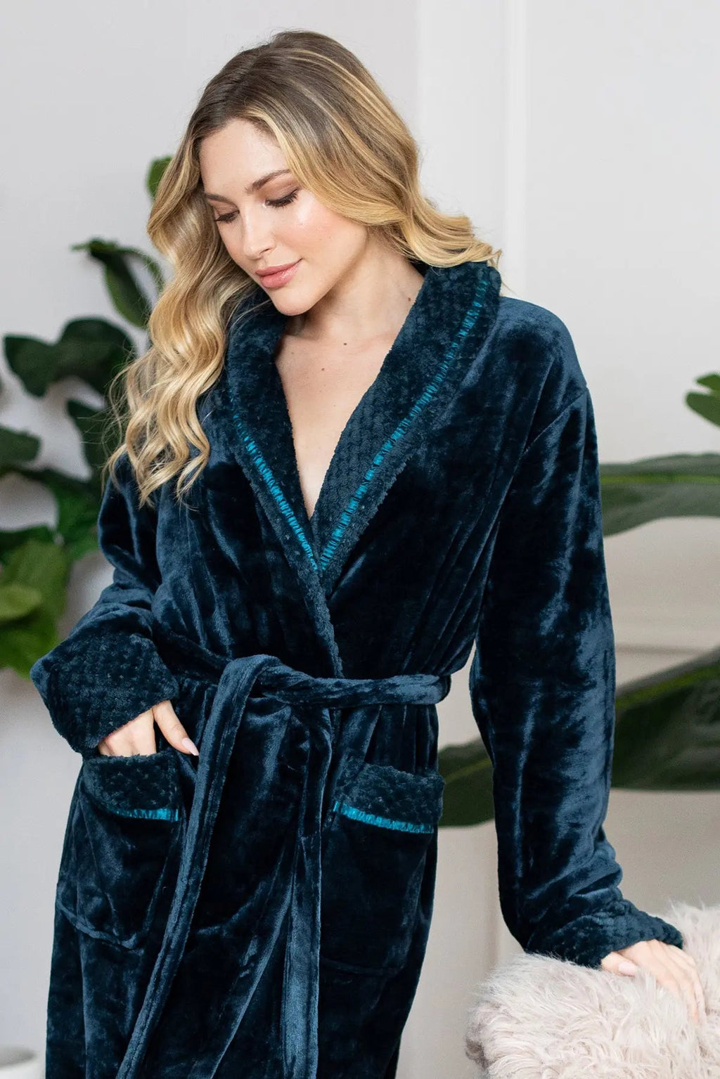 Women's Ultra Soft Plush Bathrobe - Elle Ere Peace